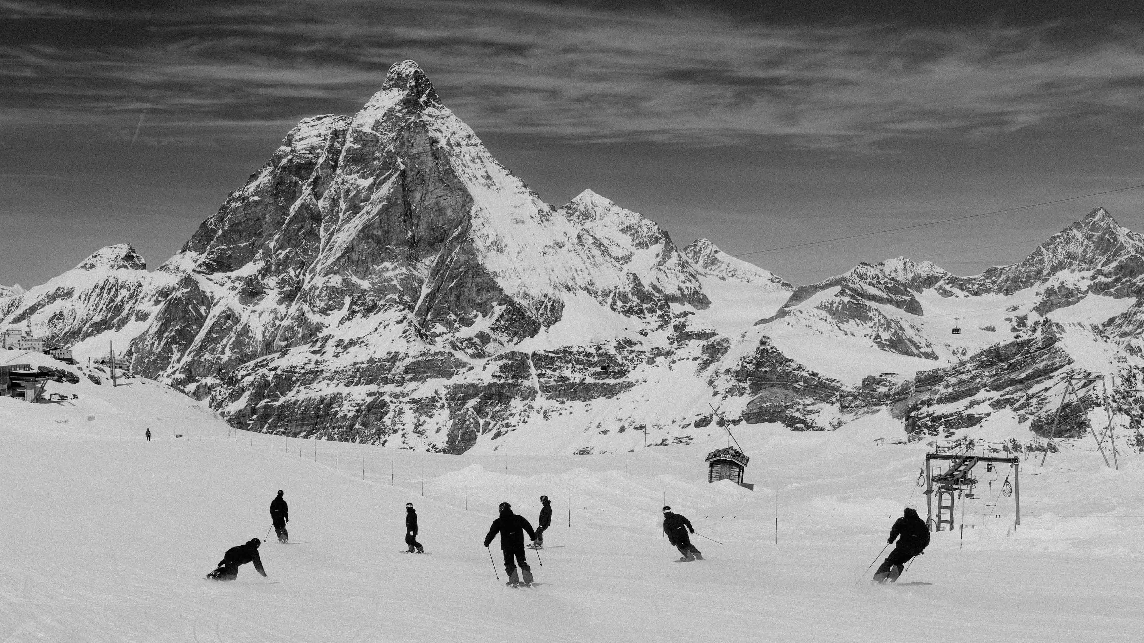 union-outdoor-brand-skiing-zermatt-crew