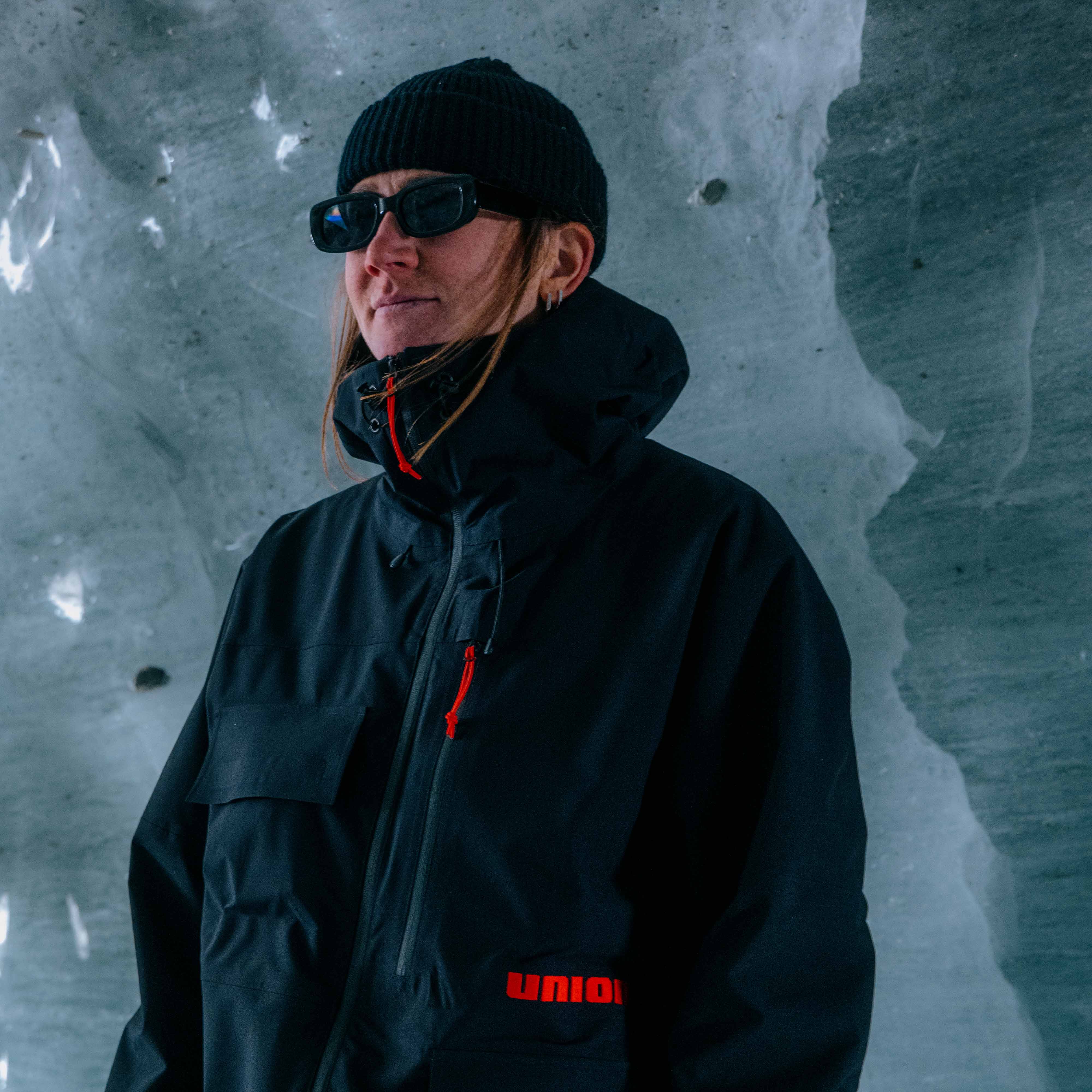 union-shell-jacket-on-model-zermatt-skiing